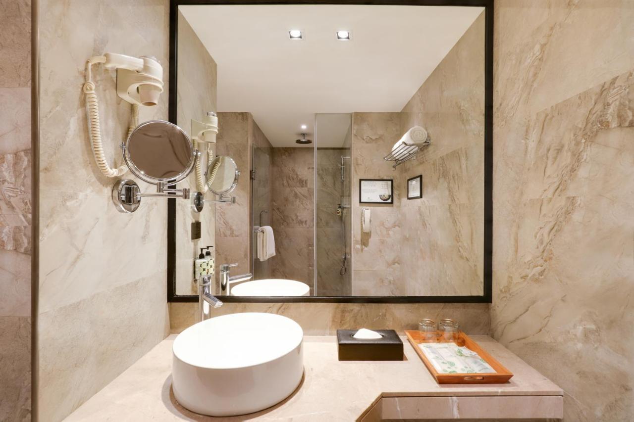 Lemon Tree Premier, Mumbai International Airport Hotel Exterior photo